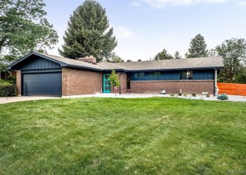 6179 S Adams Dr (5 beds, 3 baths, 2,920 Square Feet)